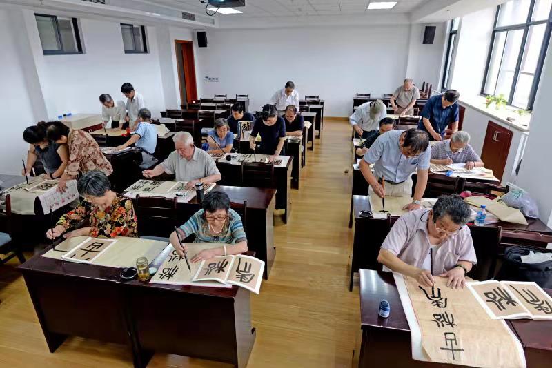 全国"敬老爱老助老模范人物—江阴市周庄镇山泉村党委书记李全兴