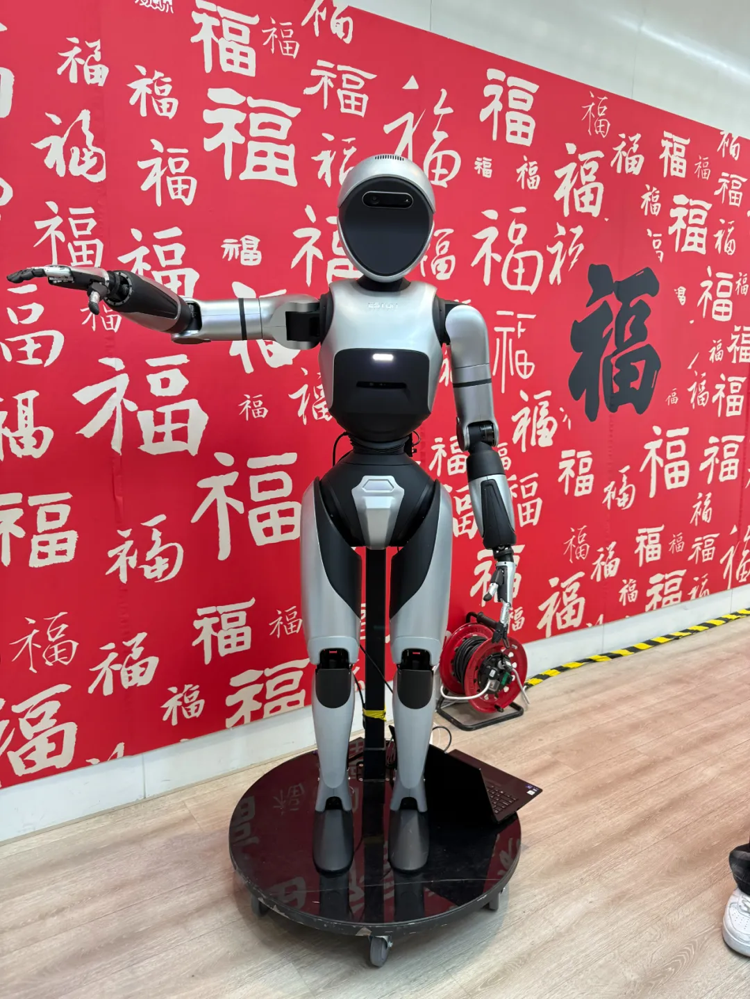 南京埃斯顿自动化股份有限公司的人形机器人酷卓Codroid 01
